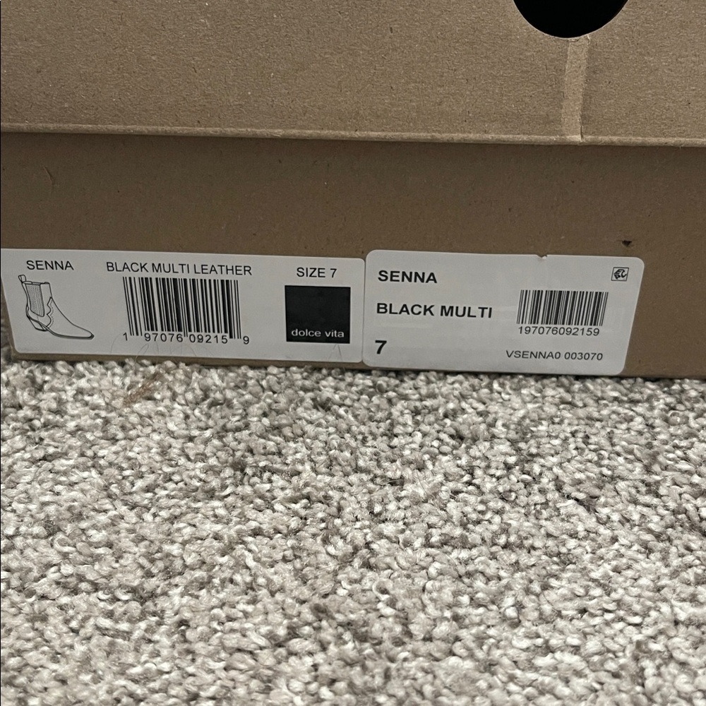 Dolce Vita Western Black Leather Ankle Boot - Picture 7 of 7